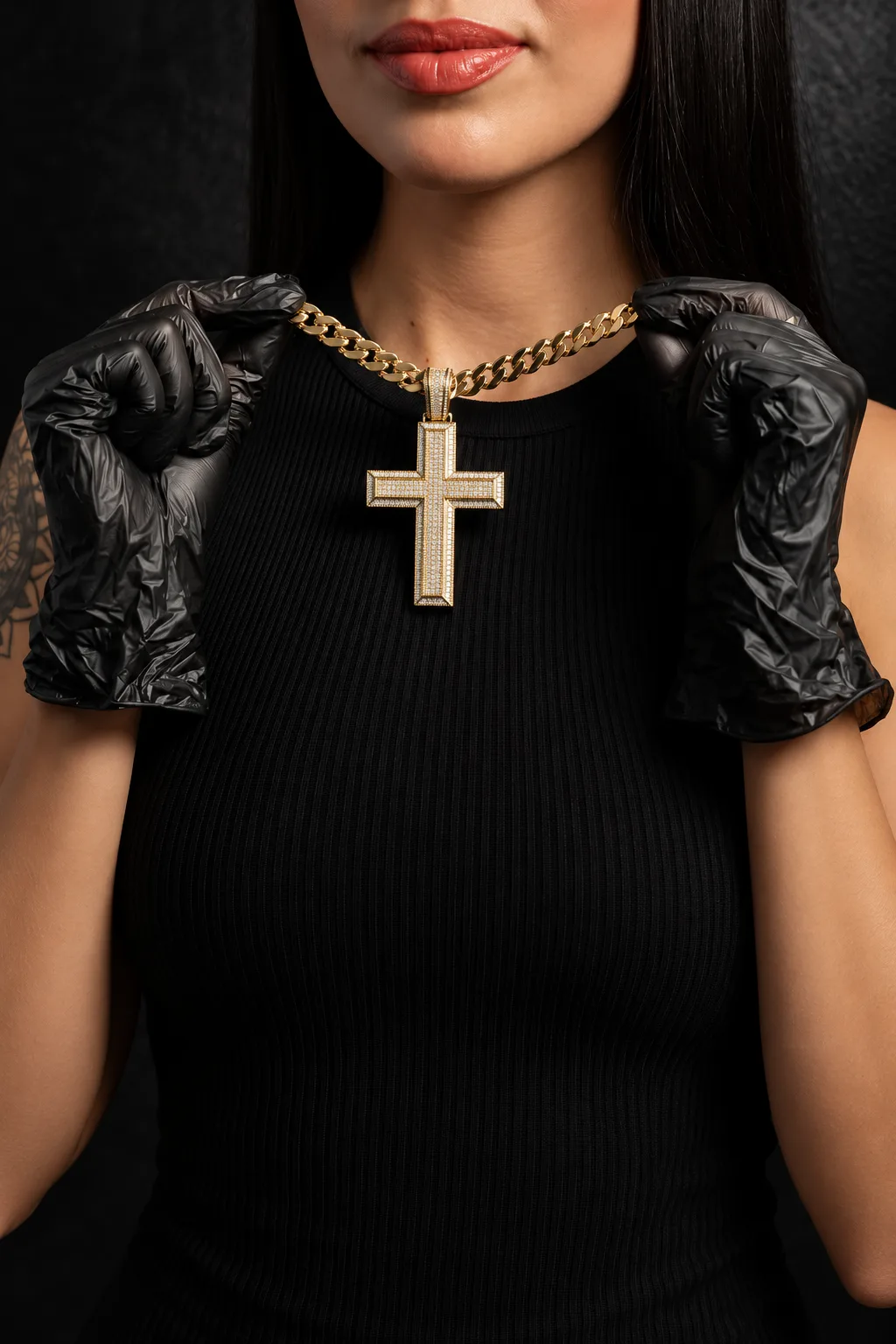 Cadena cubana de oro con cruz de diamantes